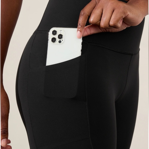 Athleta SALUTATION STASH HIGH RISE 7 SHORT - Picture 5 of 6